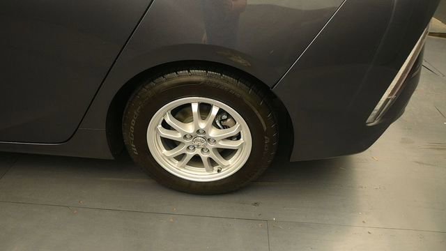Used 2018 Toyota Prius Prime Premium FWD image 9