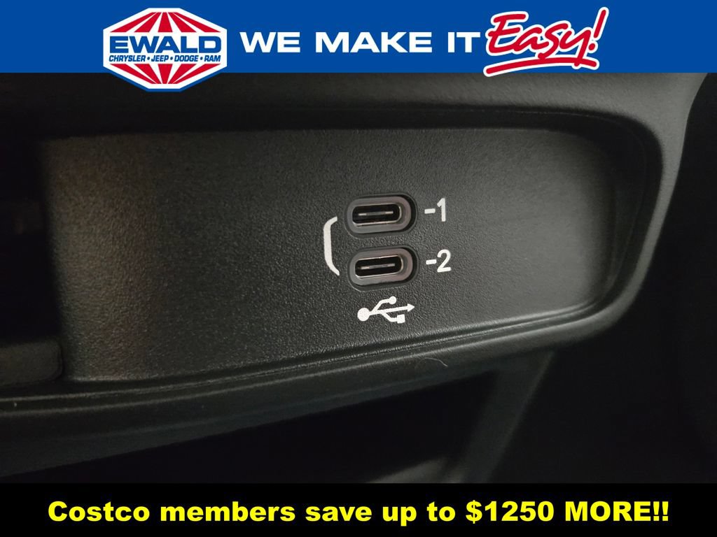 New 2026 Chrysler Pacifica Select AWD/4WD image 26