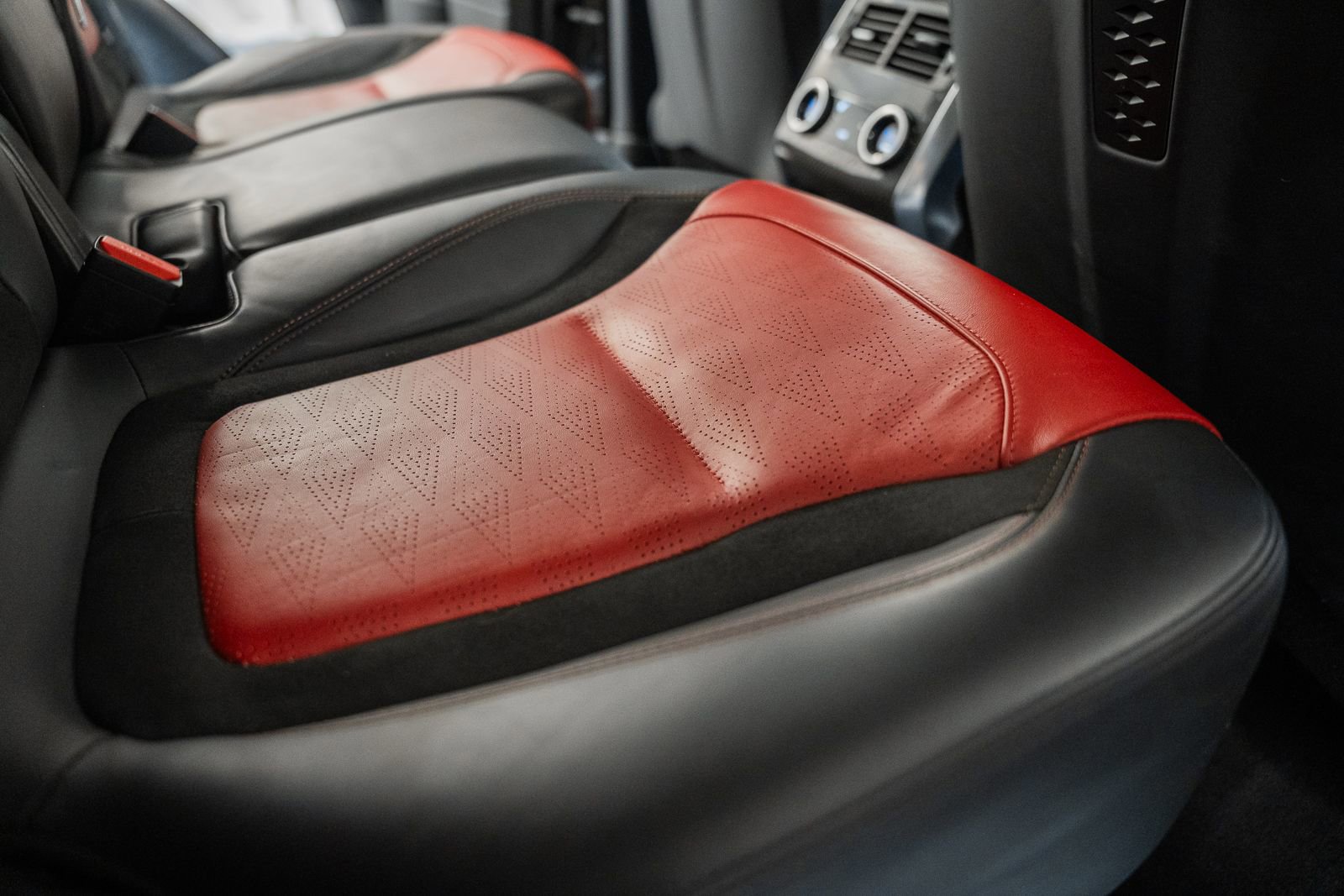 Used 2019 Land Rover Range Rover Sport SVR image 37