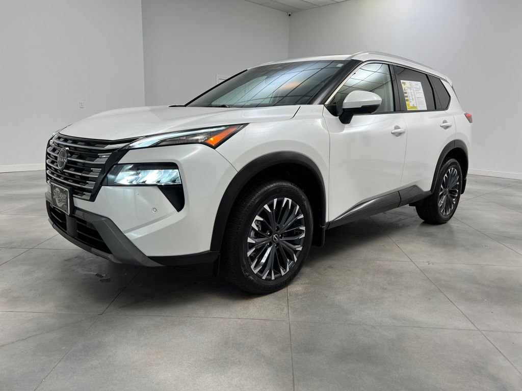 Used 2025 Nissan Rogue SL w/ Tech Package image 3