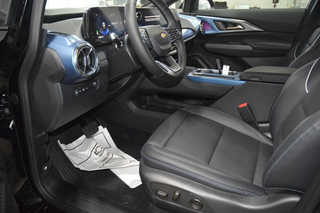 New 2026 Chevrolet Equinox EV LT w/ Convenience Package II AWD/4WD image 28