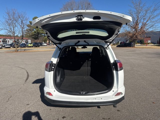 Used 2018 Toyota RAV4 LE image 13