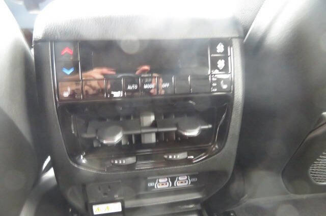 New 2025 Jeep Grand Cherokee L Limited w/ Trailer Tow Package image 14