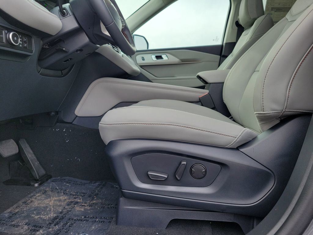 New 2026 Ford Explorer Active w/ Active Comfort Package image 17