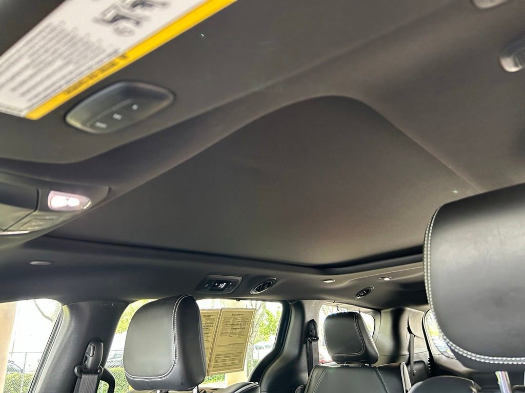 Used 2022 Chrysler Pacifica Limited w/ Uconnect Theater Family Group FWD image 11