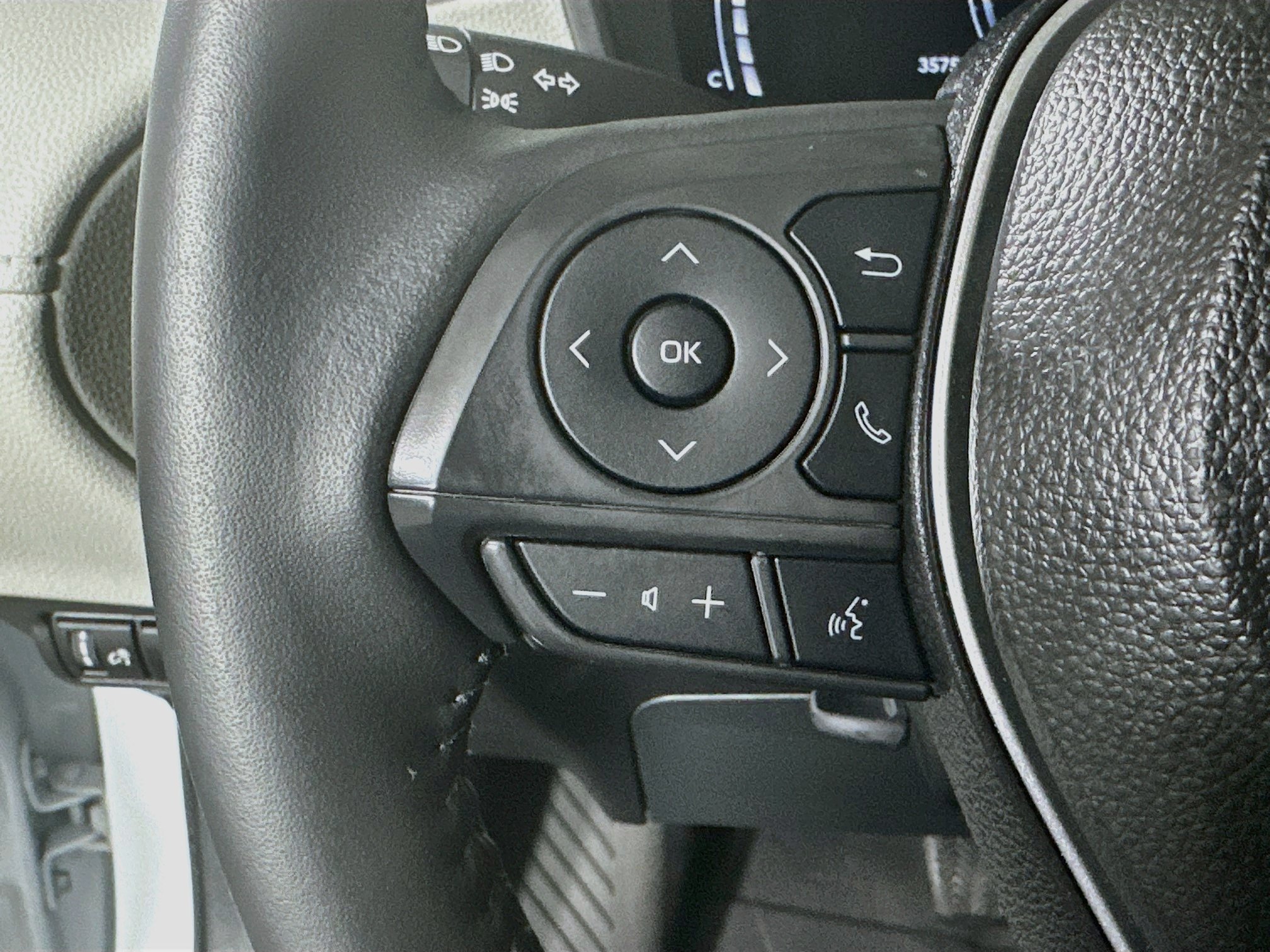 Used 2026 Toyota Corolla Cross LE FWD image 16