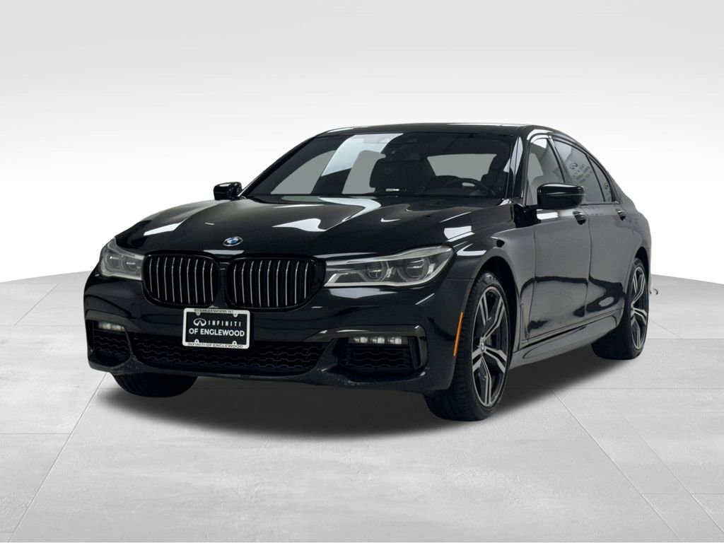 Used 2018 BMW 750i xDrive image 3