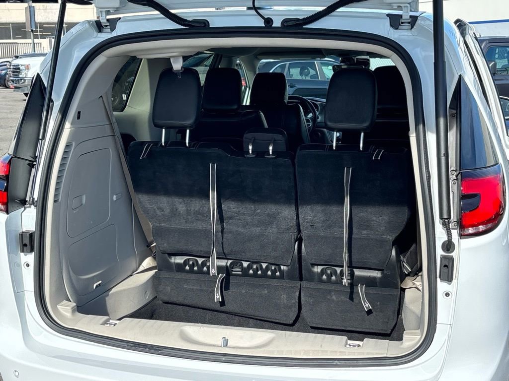 Used 2023 Chrysler Pacifica Touring-L image 25