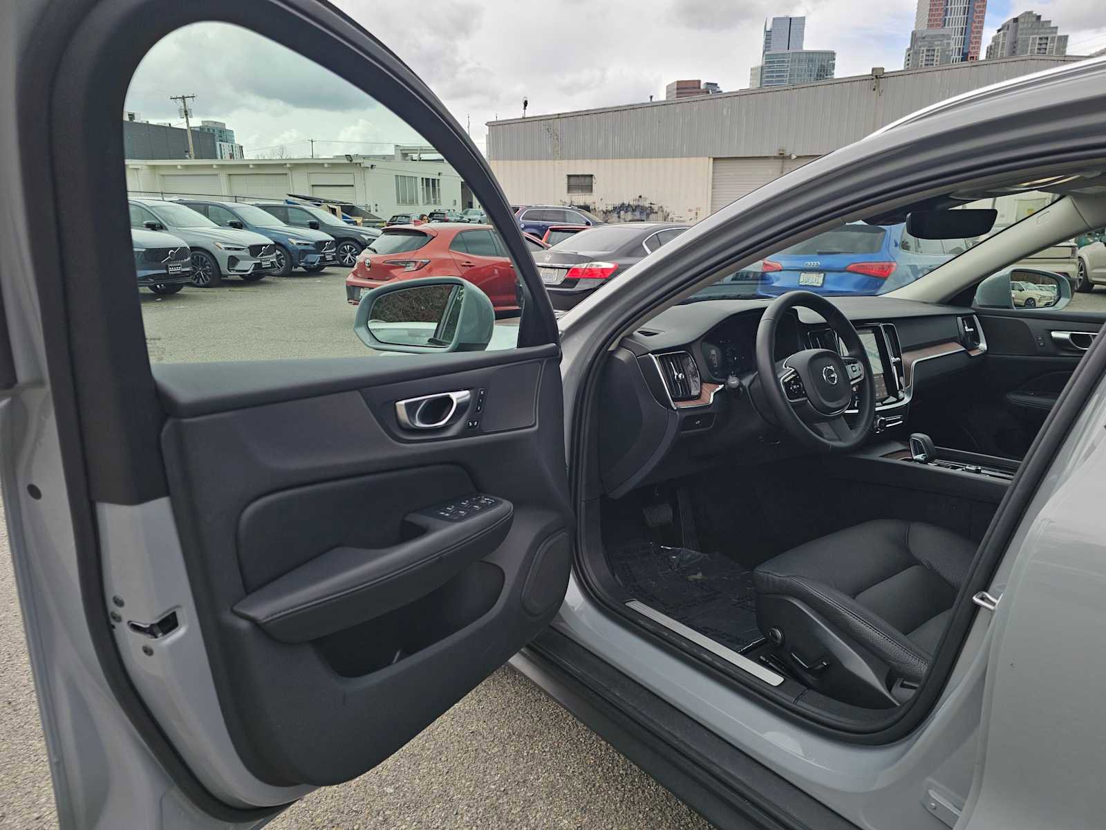 Certified 2025 Volvo V60 B5 Cross Country Plus image 22