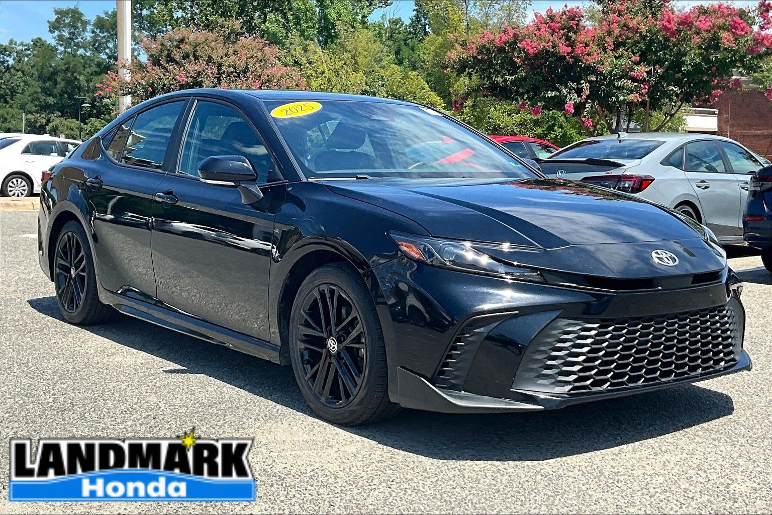 Used 2025 Toyota Camry SE FWD image 11