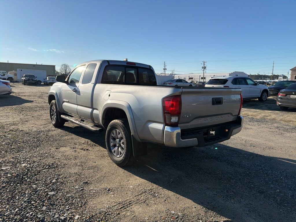 Used 2018 Toyota Tacoma SR5 w/ SR5 Appearance Package (SM) image 3