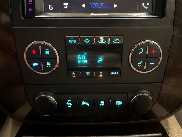Used 2011 GMC Sierra 2500 Denali AWD/4WD image 26