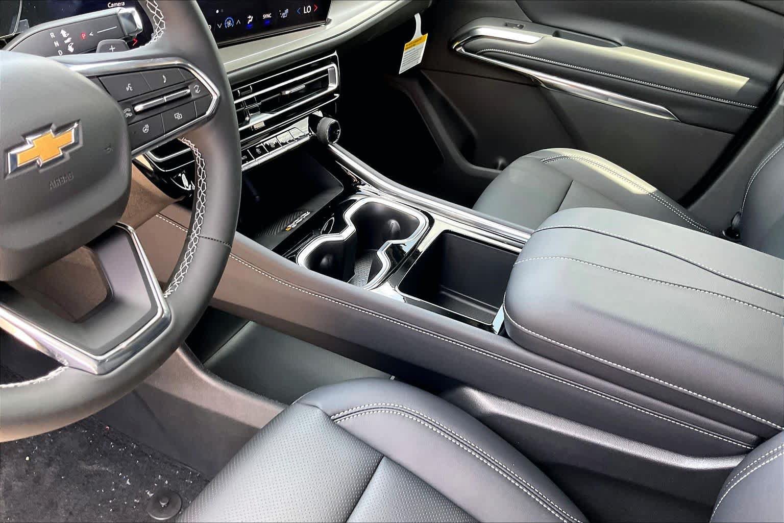 New 2026 Chevrolet Traverse LT w/ Driver Confidence Package FWD image 8