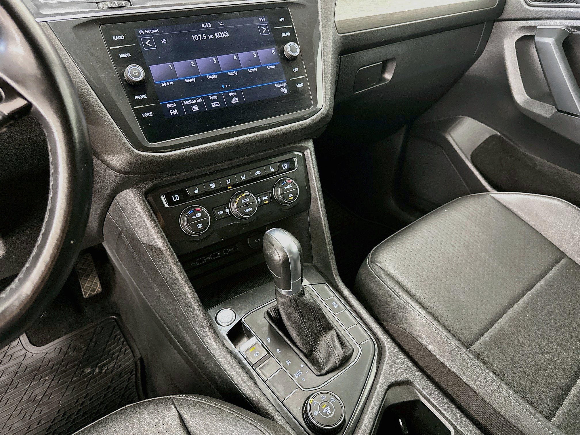Used 2019 Volkswagen Tiguan SE AWD/4WD image 25