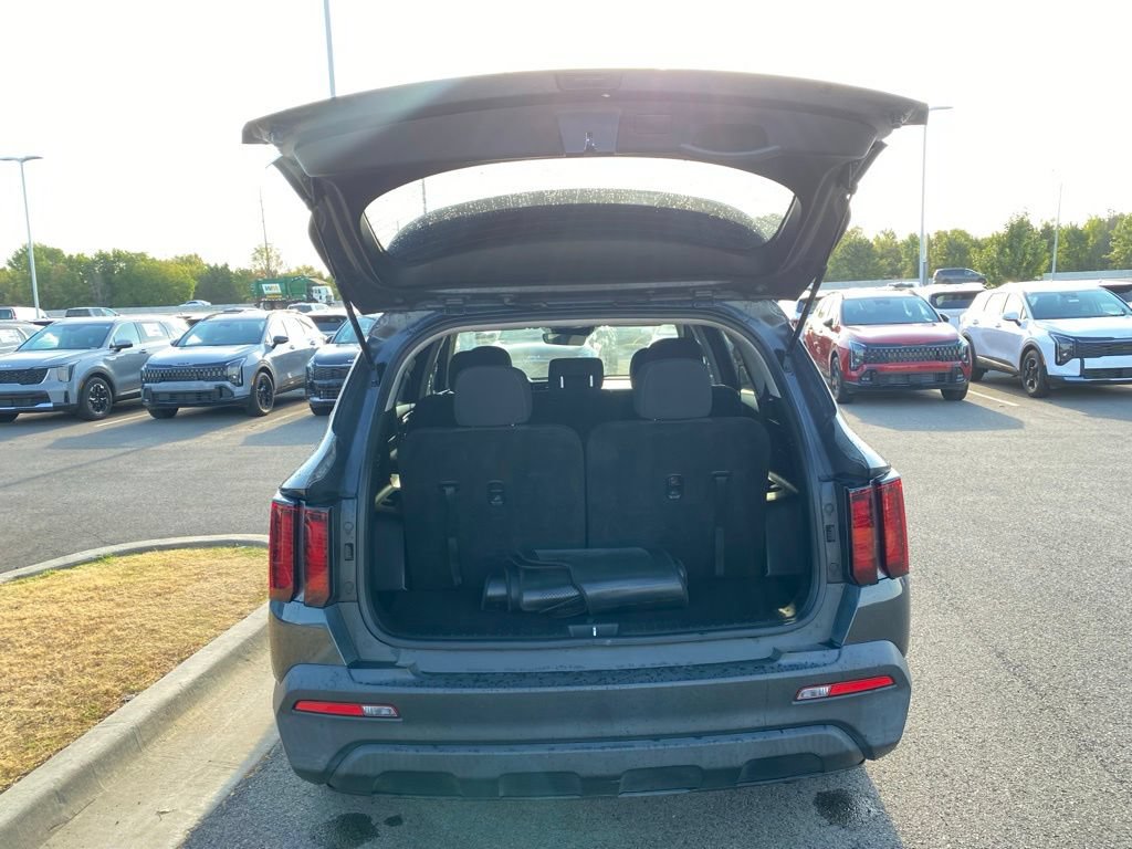Certified 2023 Kia Sorento LX FWD image 9