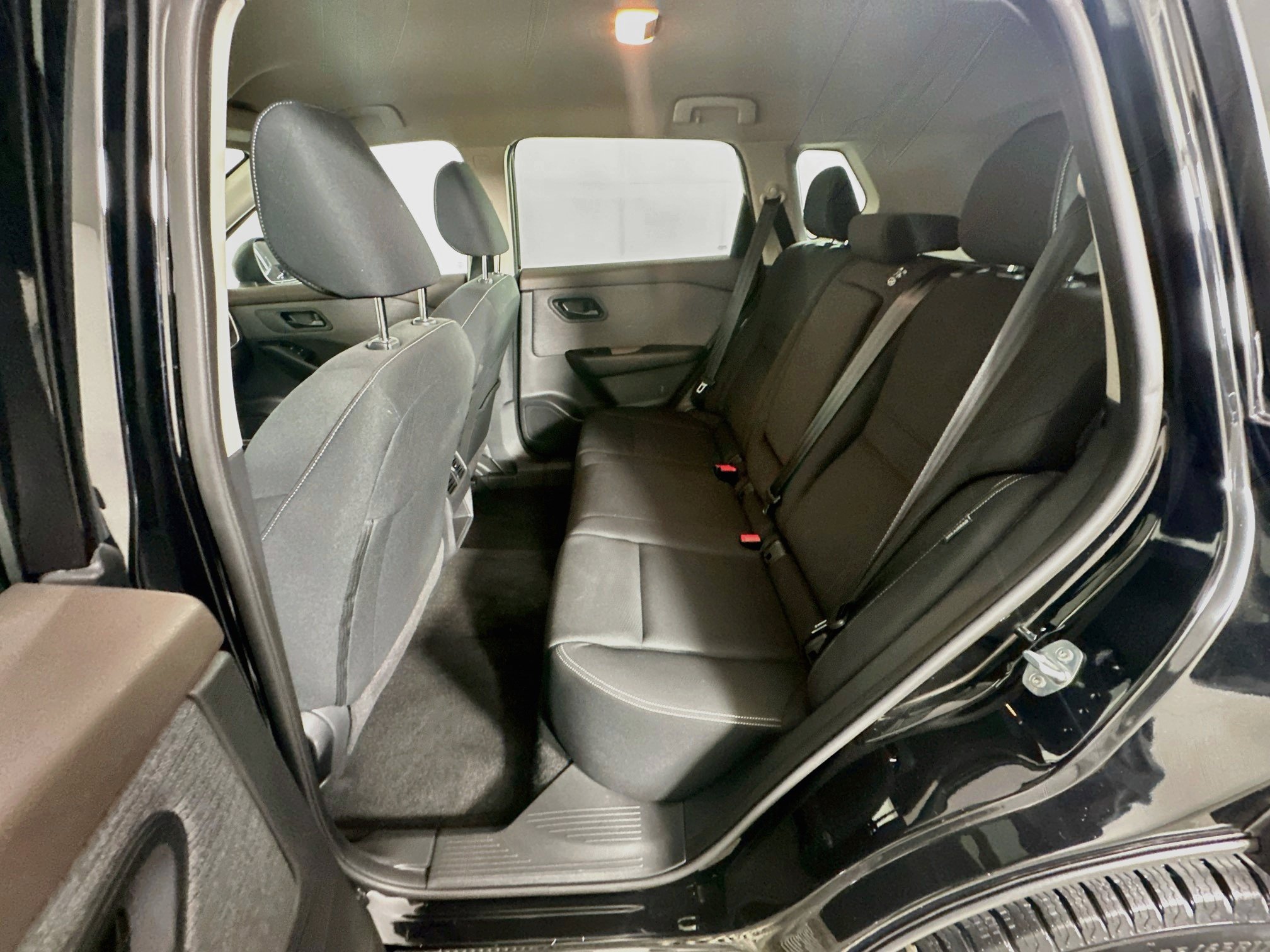 Used 2023 Nissan Rogue S FWD image 26
