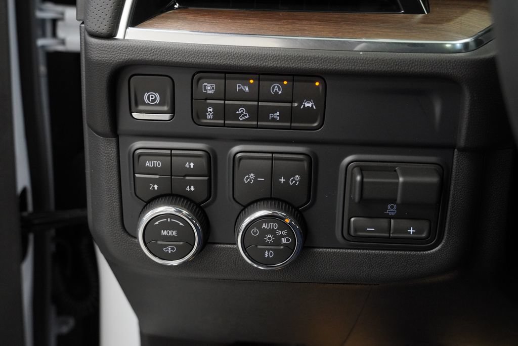 New 2026 Chevrolet Suburban High Country AWD/4WD image 23