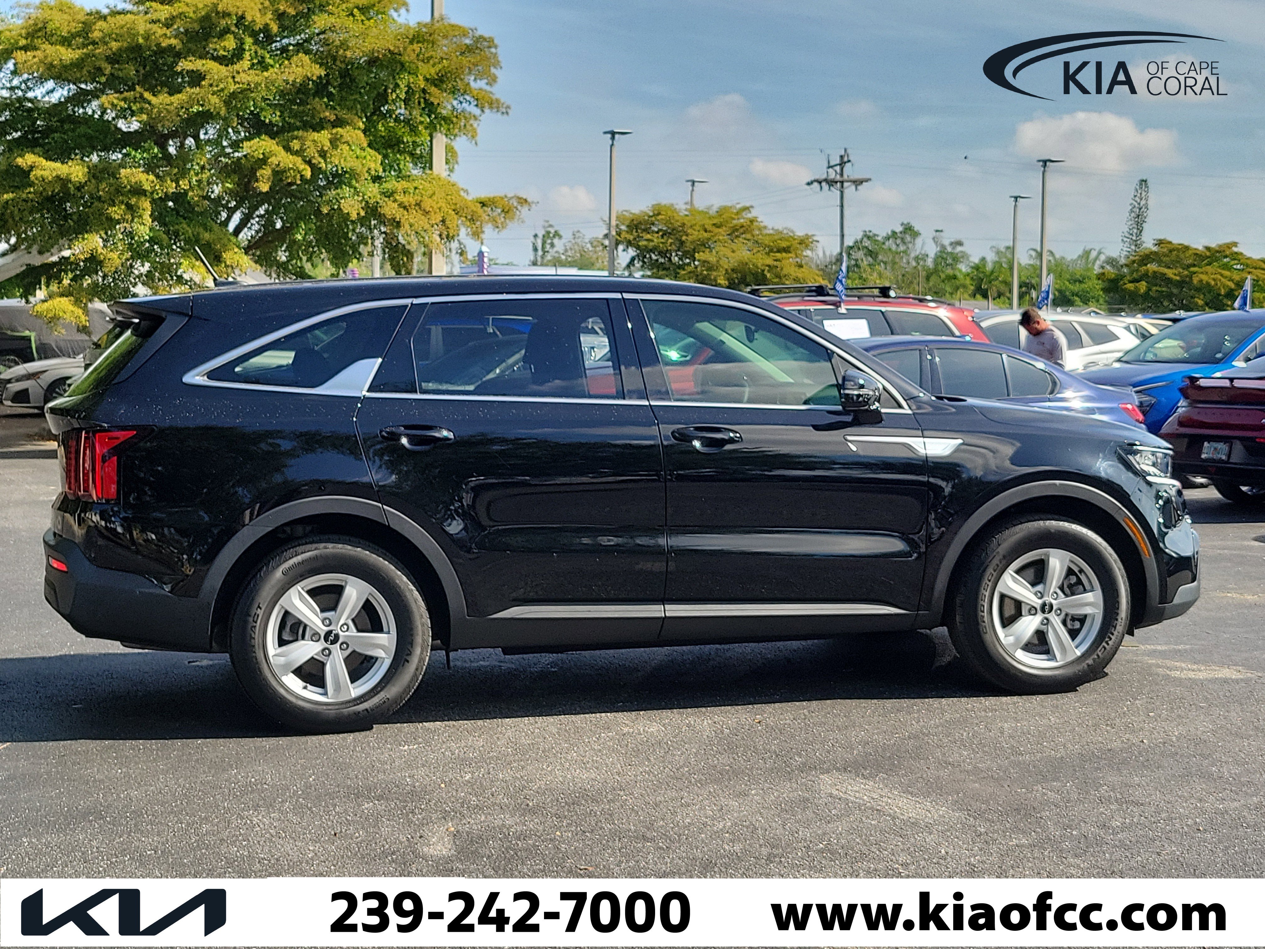 Used 2023 Kia Sorento LX FWD image 5