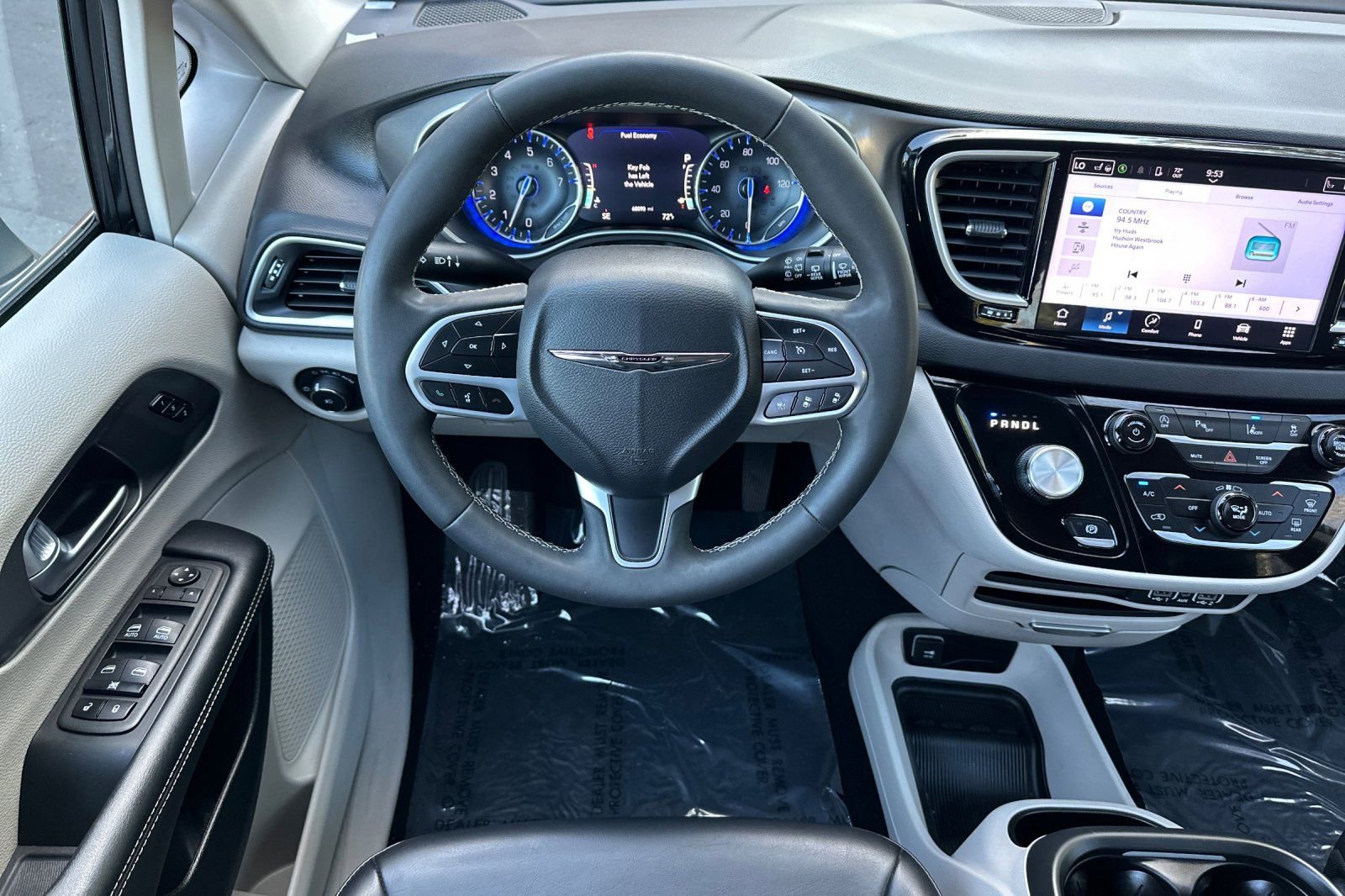 Used 2023 Chrysler Pacifica Touring-L image 13