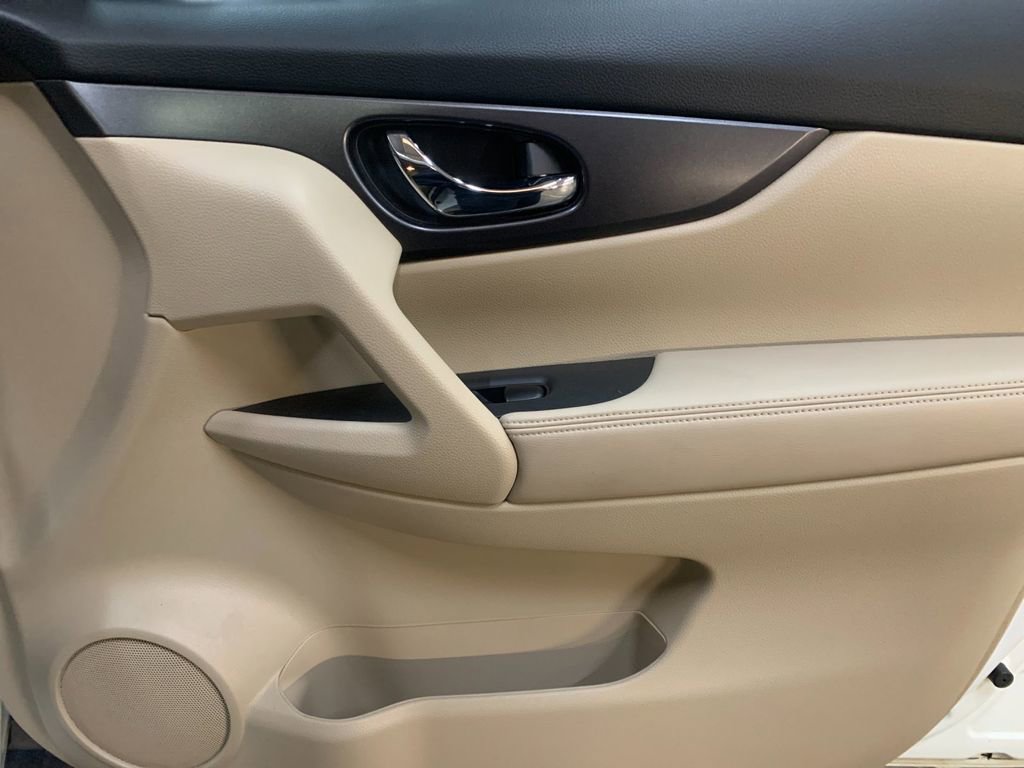 Used 2016 Nissan Rogue S w/ Appearance Package image 20