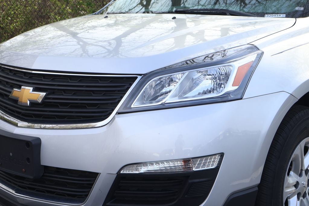 Used 2016 Chevrolet Traverse LS image 3