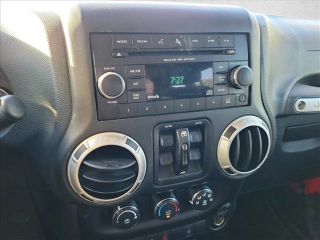 Used 2016 Jeep Wrangler Unlimited Sahara w/ Connectivity Group image 19