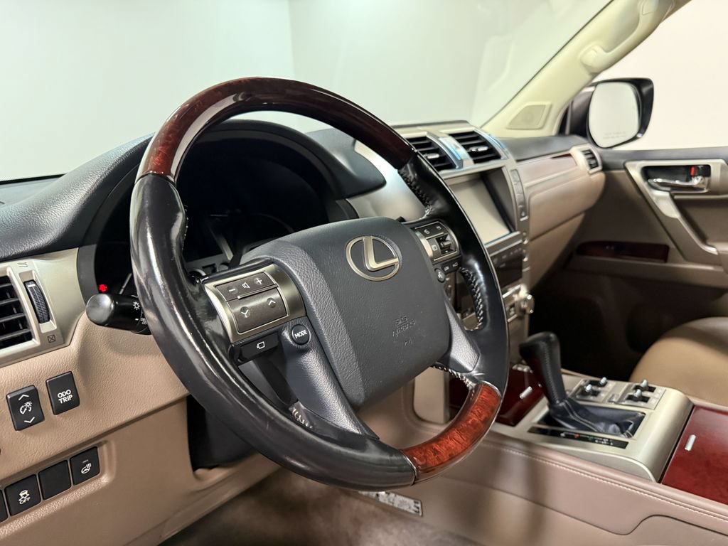 Used 2017 Lexus GX 460 Luxury AWD/4WD image 76