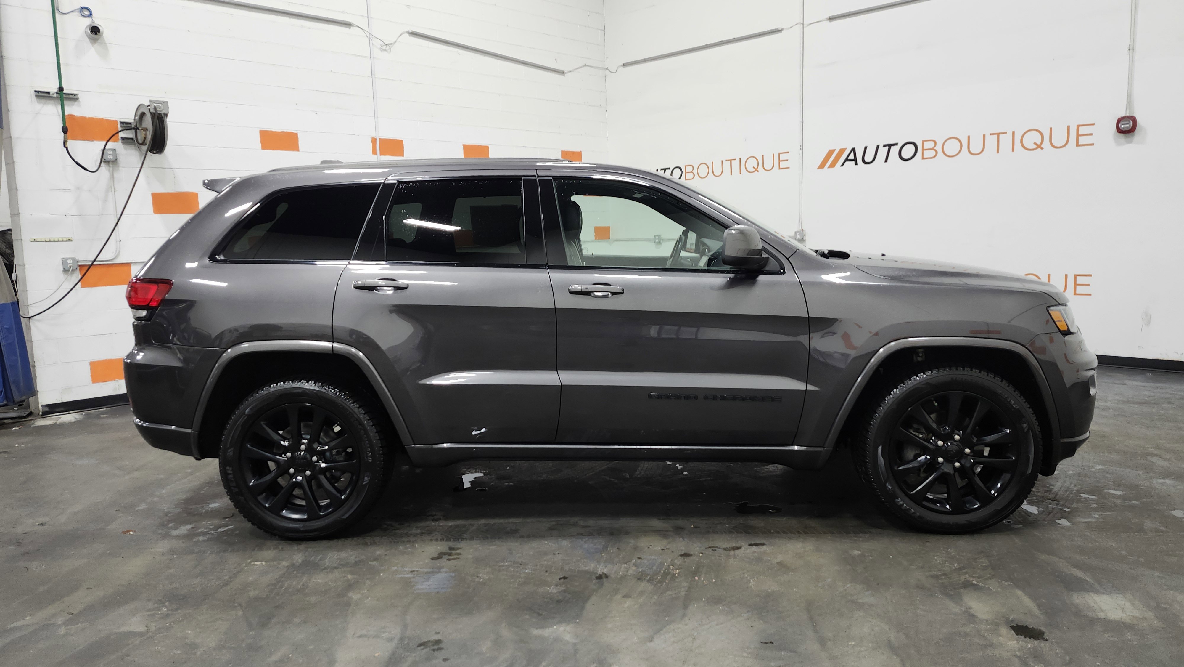 Used 2019 Jeep Grand Cherokee Altitude image 17