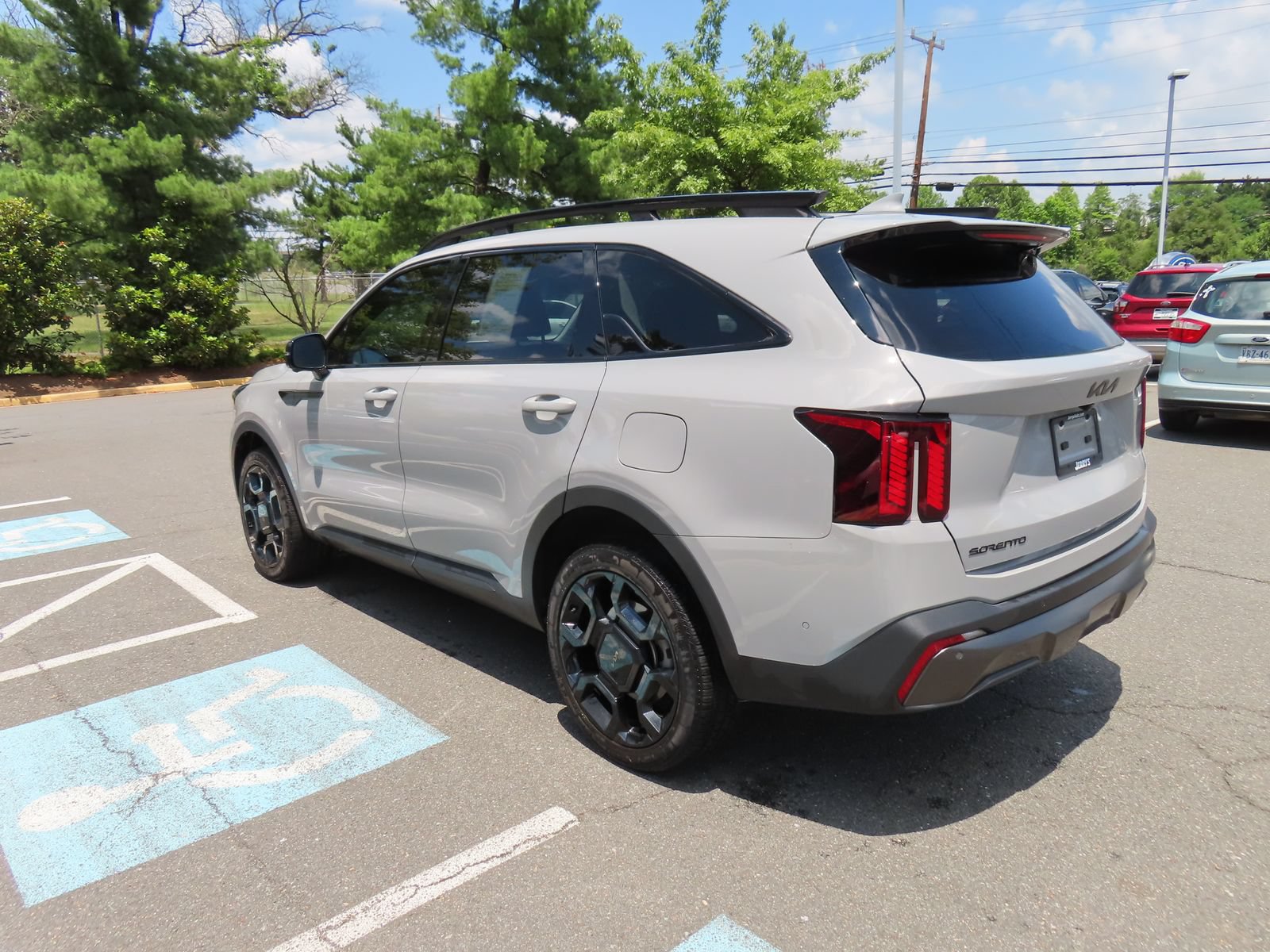 Used 2025 Kia Sorento SX AWD/4WD image 7
