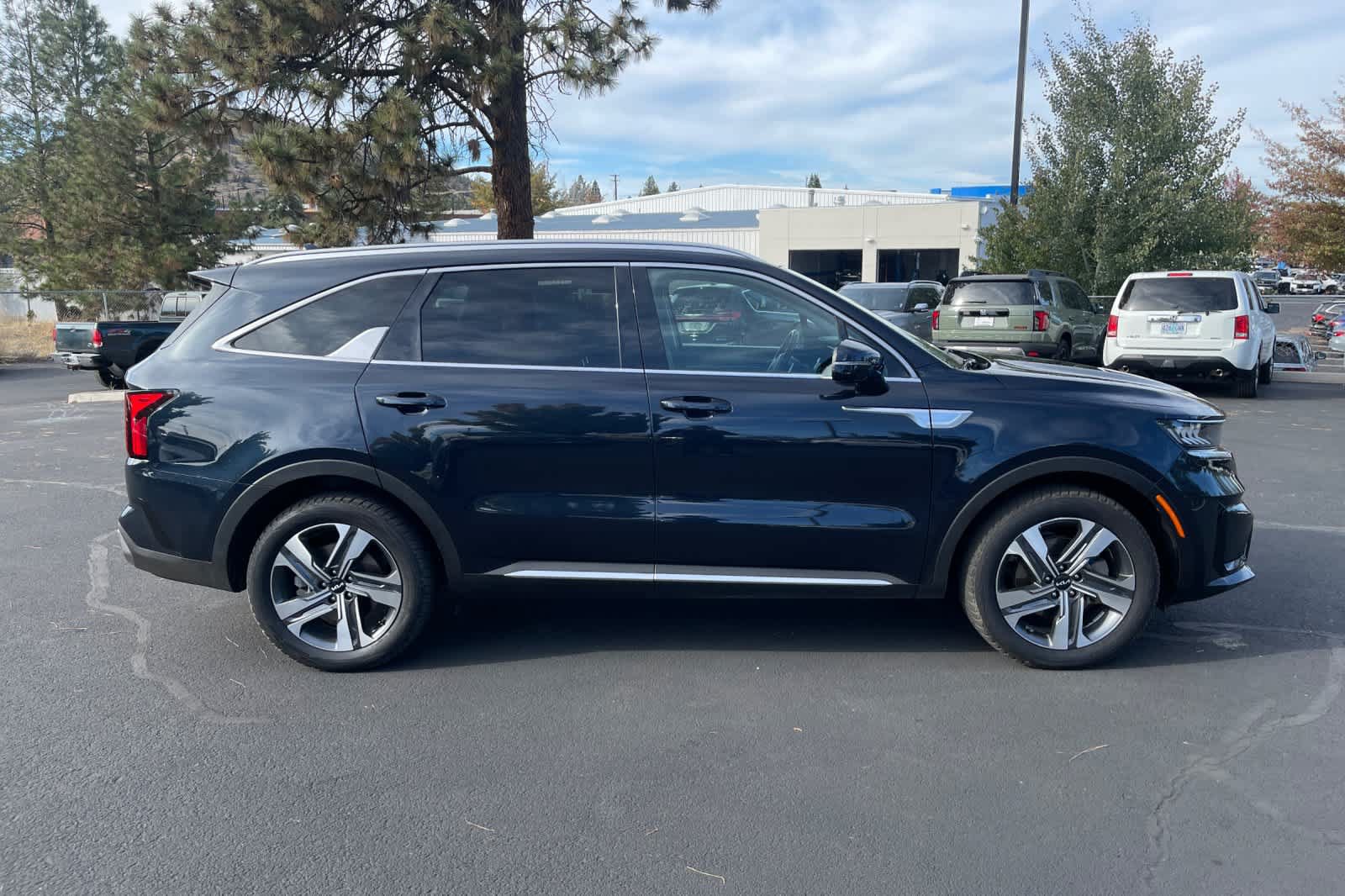 Used 2022 Kia Sorento EX w/ Panoramic Sunroof Package AWD/4WD image 6
