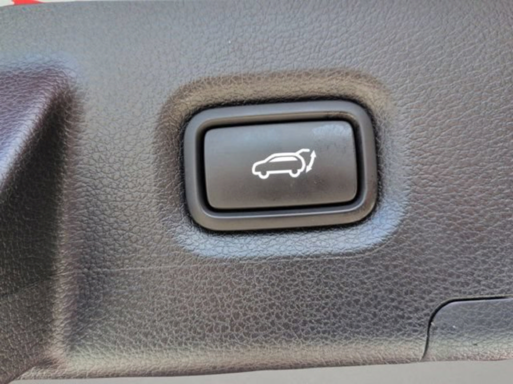 Used 2023 Hyundai Santa Fe Limited w/ Cargo Package AWD/4WD image 11