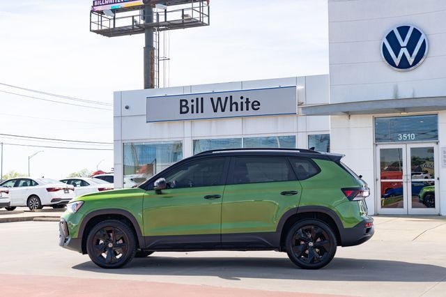 New 2026 Volkswagen Taos SE image 3