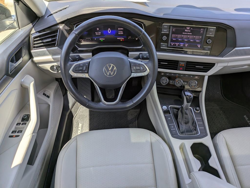 Used 2023 Volkswagen Jetta SE FWD image 15