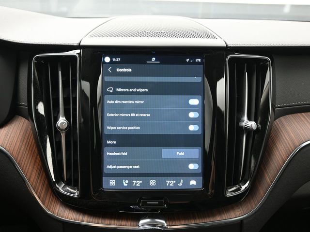 Used 2023 Volvo XC60 B6 Ultimate w/ Protection Package Premier image 18