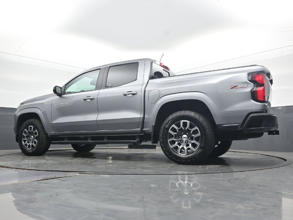 Used 2025 Chevrolet Colorado Z71 w/ Technology Package AWD/4WD image 51