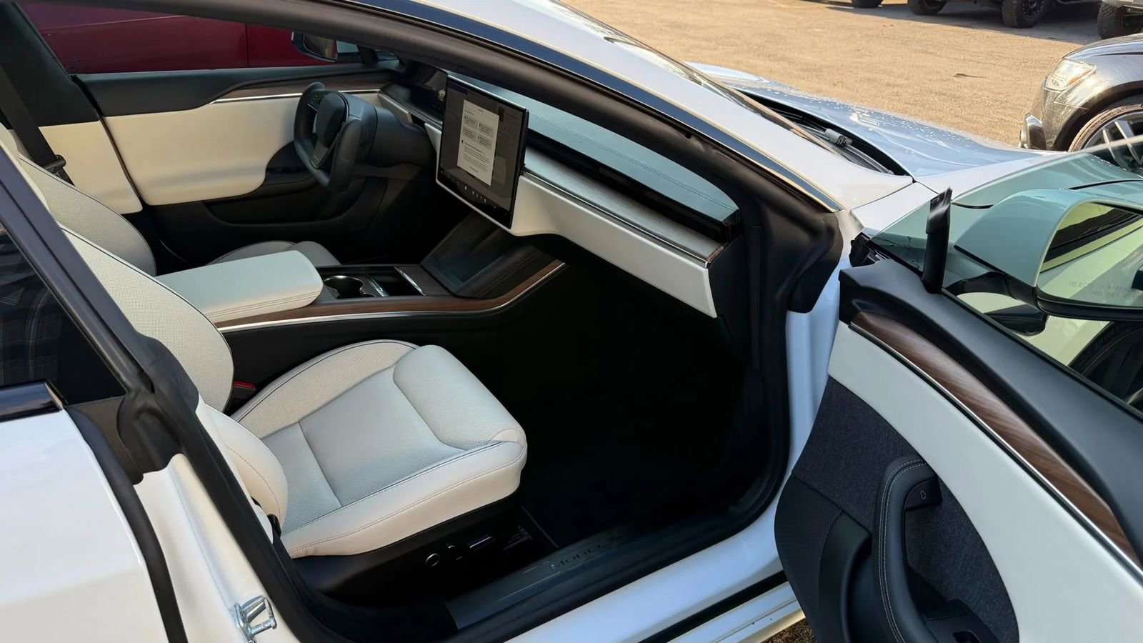 Used 2021 Tesla Model S Plaid image 11