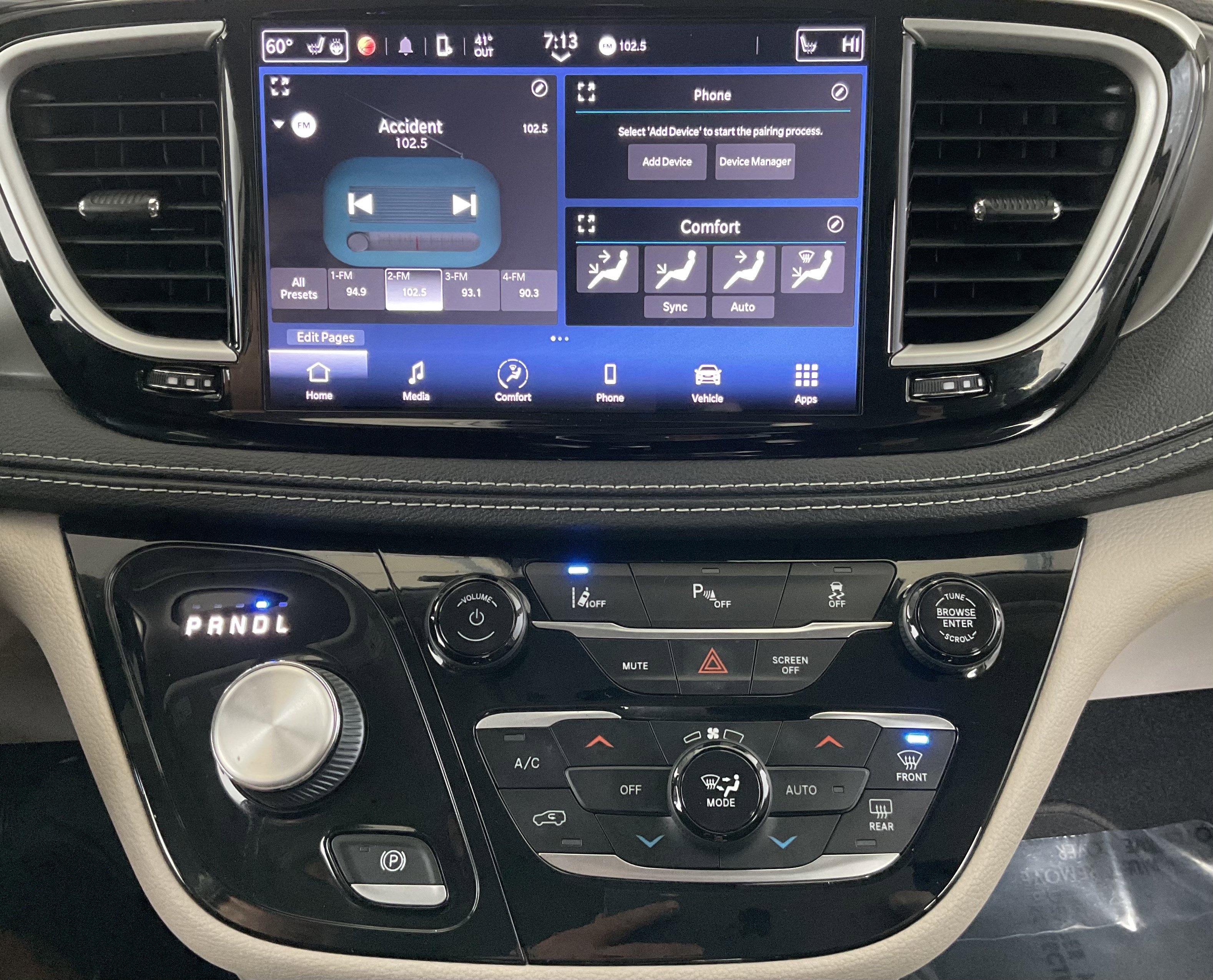 Used 2022 Chrysler Pacifica Touring-L FWD image 19