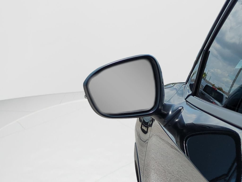 Certified 2026 Nissan Kicks SR FWD image 25