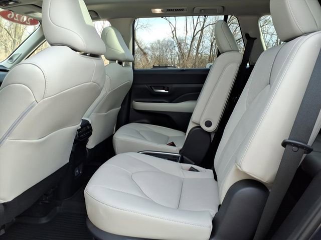 Used 2026 Toyota Grand Highlander Platinum image 11
