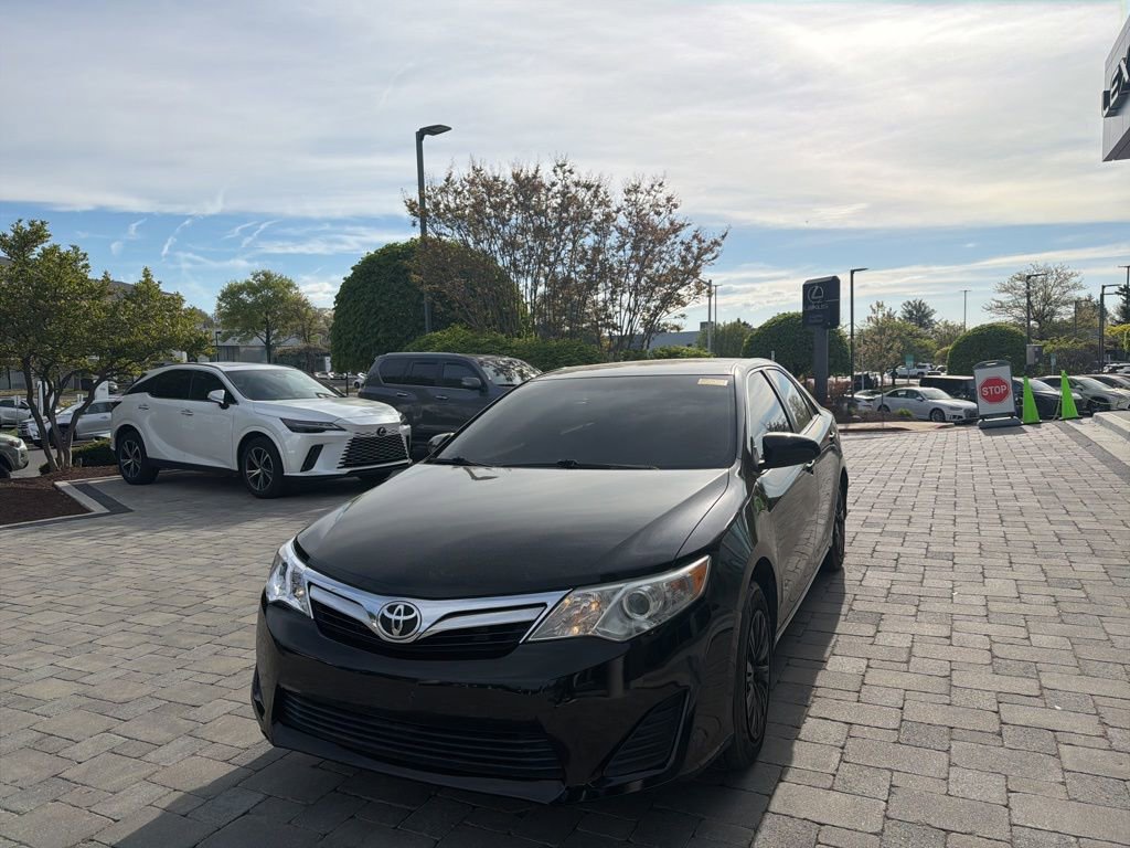 Used 2014 Toyota Camry LE FWD image 29