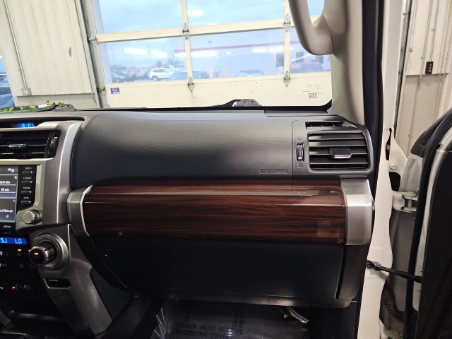 Used 2020 Toyota 4Runner Limited AWD/4WD image 40