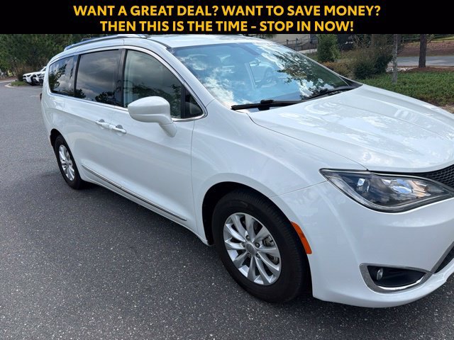 Used 2018 Chrysler Pacifica Touring-L FWD image 13