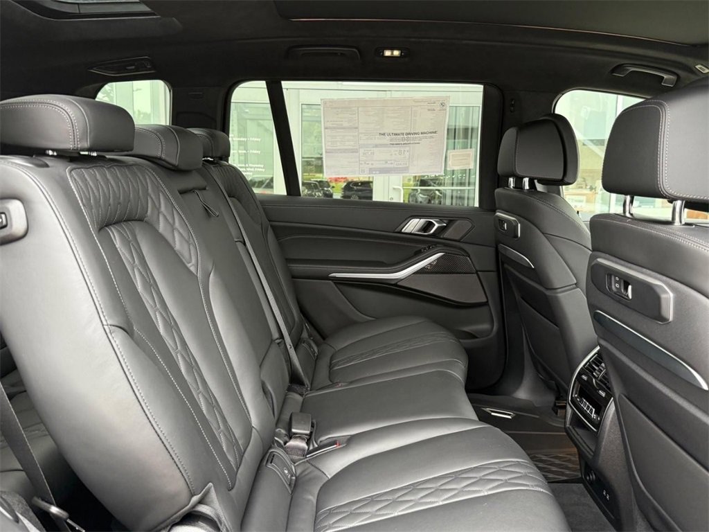 New 2026 BMW X7 M60i image 7