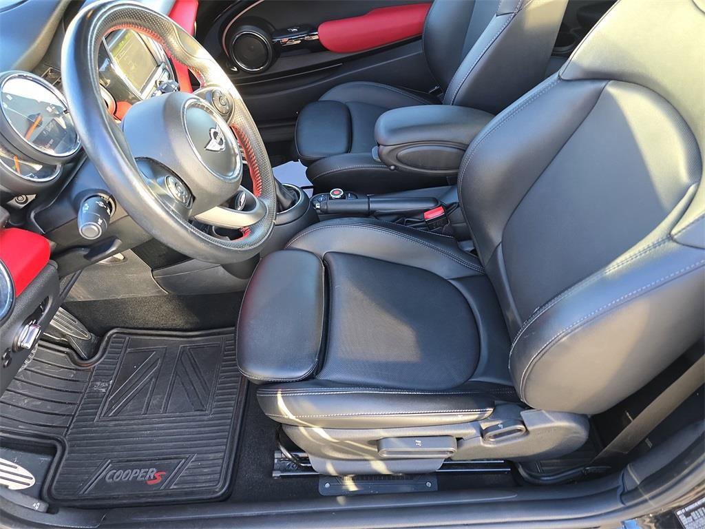 Used 2017 MINI Cooper 2-Door Hardtop image 16