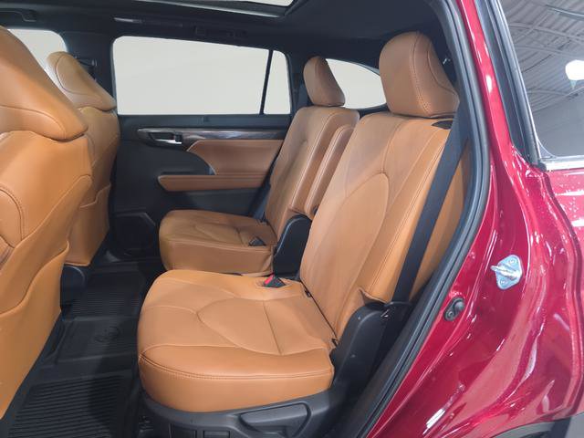 New 2026 Toyota Highlander Platinum AWD/4WD image 28