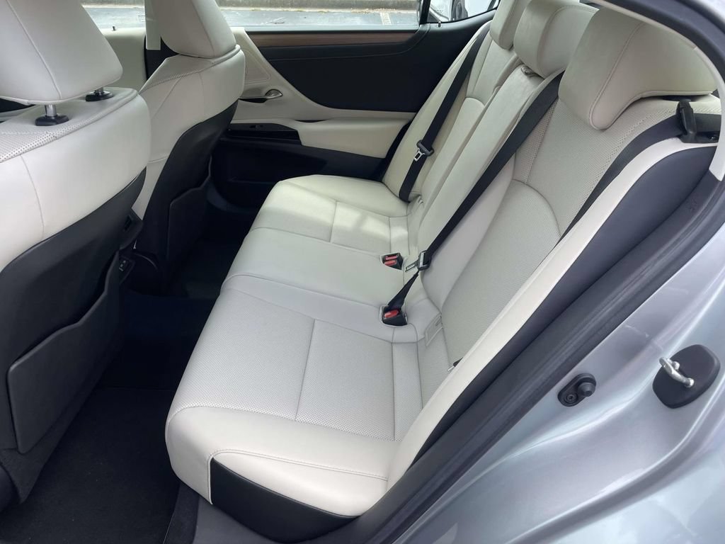 Used 2025 Lexus ES 350 w/ Premium Package FWD image 8