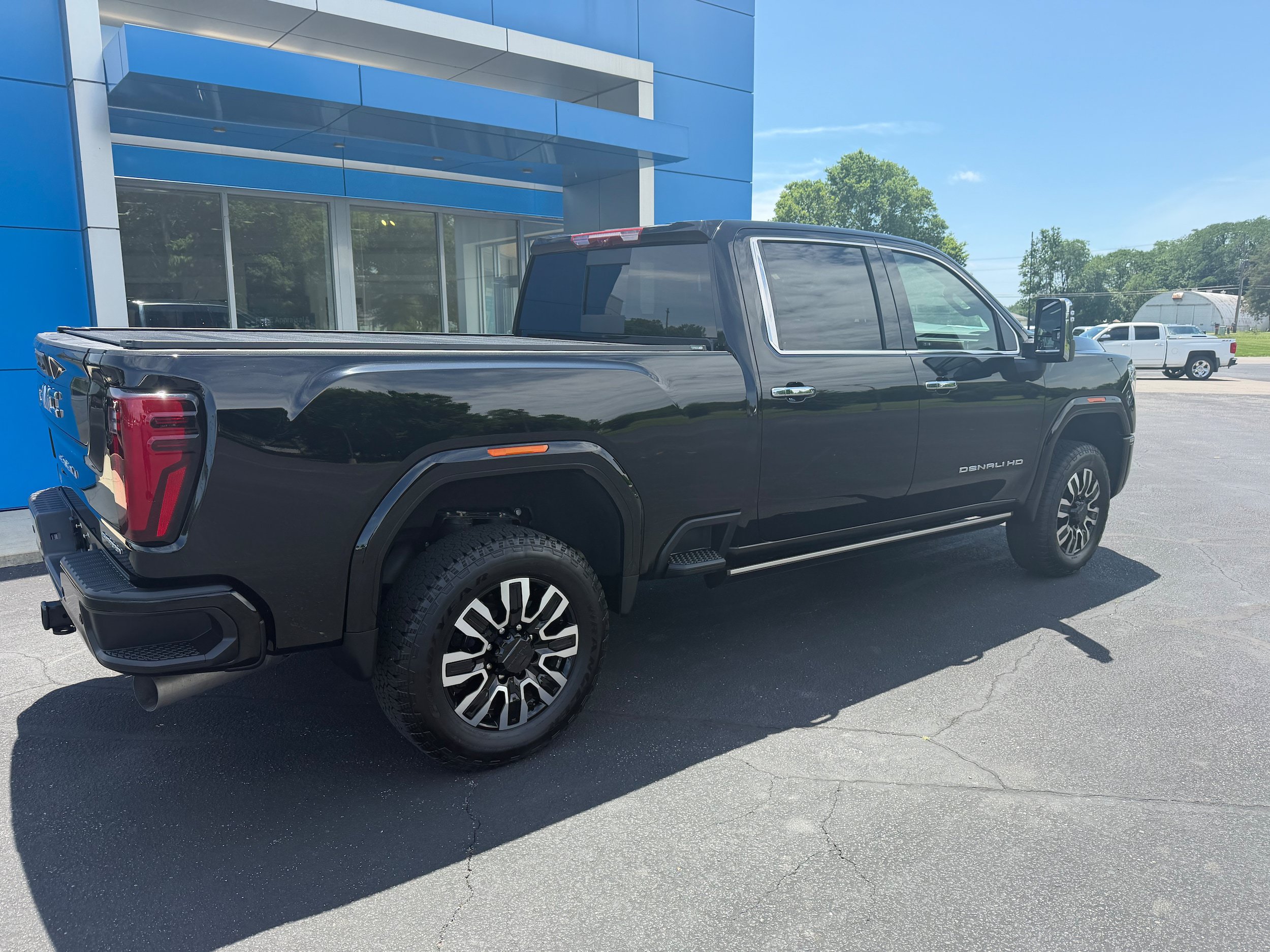 Used 2024 GMC Sierra 2500 Denali Ultimate w/ Max Trailering Package AWD/4WD image 2
