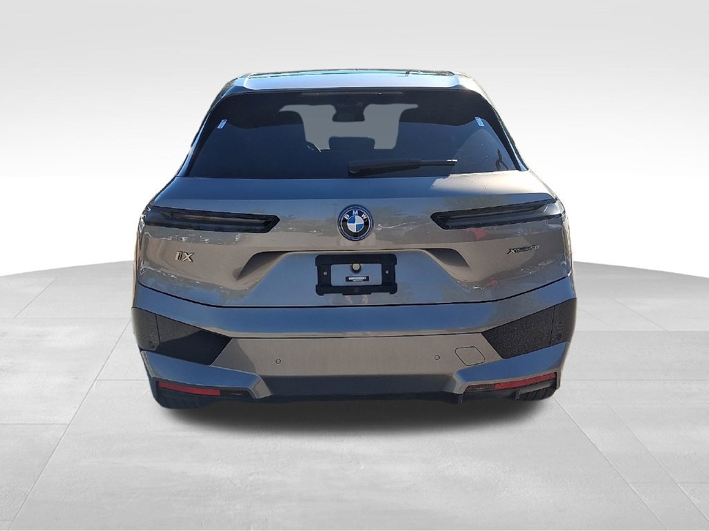 Used 2023 BMW iX xDrive50 w/ Sport Package AWD/4WD image 5
