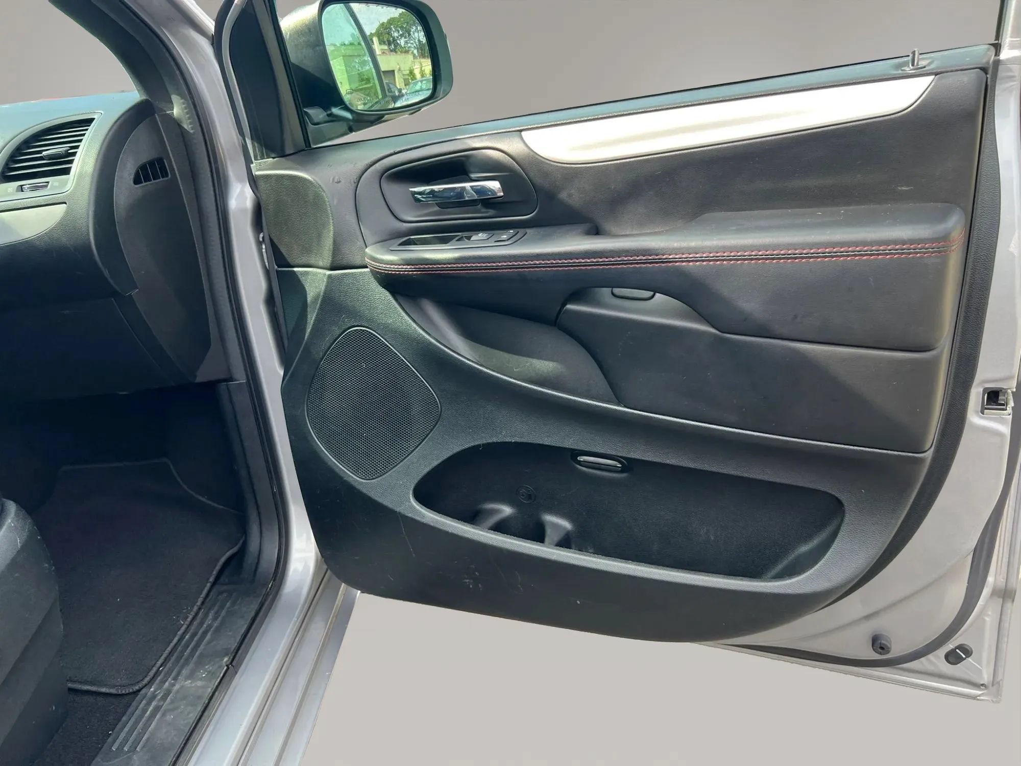 Used 2017 Dodge Grand Caravan GT FWD image 29