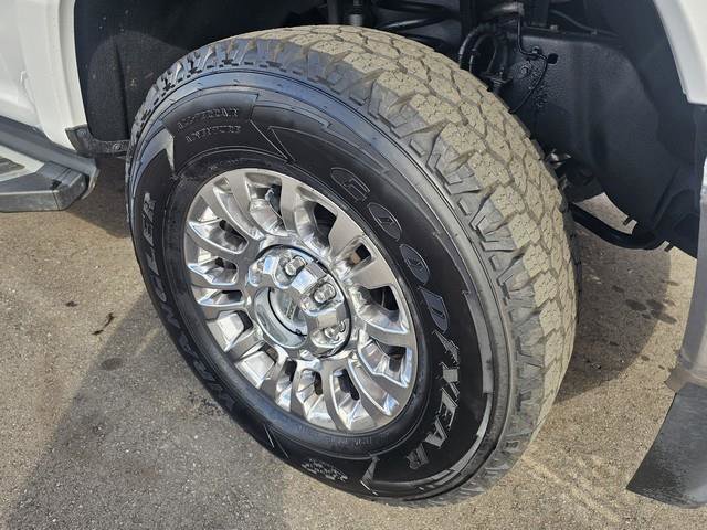 Used 2022 Ford F350 Lariat w/ Lariat Ultimate Package AWD/4WD image 32